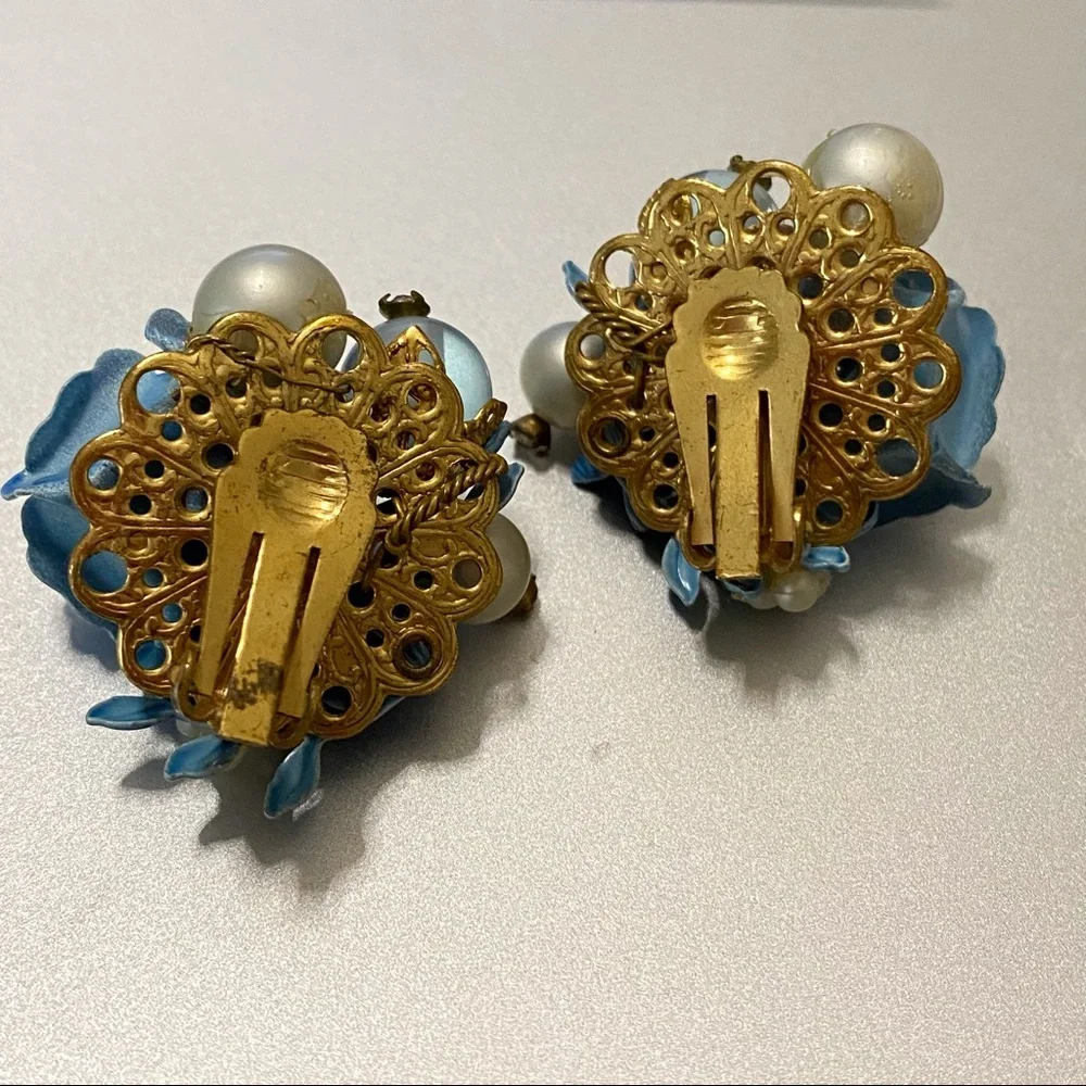 Vintage Mid-Century Enamel, Rhinestones & Pearl Blue Flower Clip On Earrings - Picture 3 of 11
